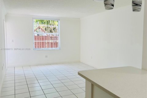 Condo in Hialeah, Florida, 1 bedroom  № 2399657 - photo 3