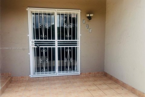 Condo in Hialeah, Florida, 1 bedroom  № 2399657 - photo 9