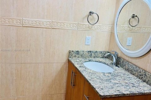 Condo in Hialeah, Florida, 1 bedroom  № 2399657 - photo 7