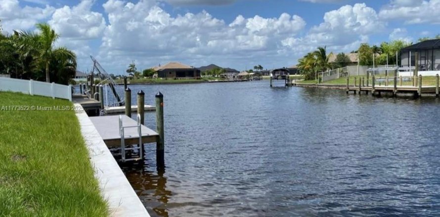 Terrain à Cape Coral, Floride № 1958821
