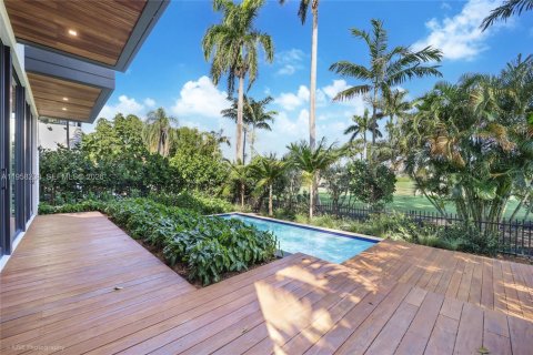 House in Miami Beach, Florida 6 bedrooms, 330.64 sq.m. № 2023356 - photo 4