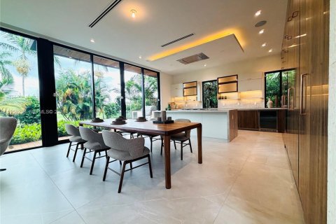 House in Miami Beach, Florida 6 bedrooms, 330.64 sq.m. № 2023356 - photo 30