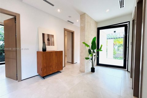 House in Miami Beach, Florida 6 bedrooms, 330.64 sq.m. № 2023356 - photo 5