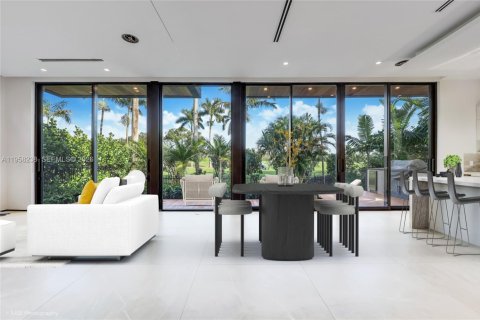 House in Miami Beach, Florida 6 bedrooms, 330.64 sq.m. № 2023356 - photo 7