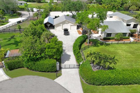 House in Wellington, Florida 1 bedroom, 46.82 sq.m. № 2158318 - photo 30