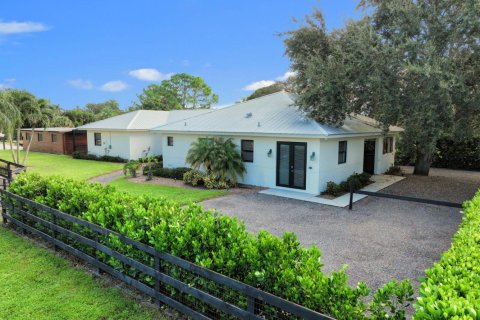 House in Wellington, Florida 1 bedroom, 46.82 sq.m. № 2158318 - photo 14