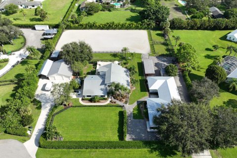 House in Wellington, Florida 1 bedroom, 46.82 sq.m. № 2158318 - photo 6