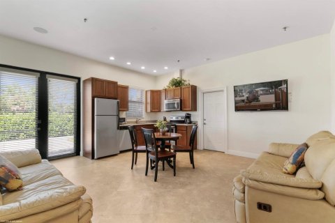 House in Wellington, Florida 1 bedroom, 46.82 sq.m. № 2158318 - photo 15
