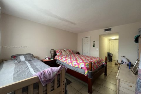 Condo in North Miami, Florida, 1 bedroom  № 1709611 - photo 9