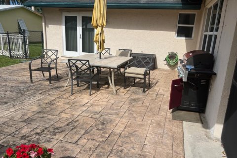 Casa en venta en Plantation, Florida, 3 dormitorios, 170.85 m2 № 2029283 - foto 13