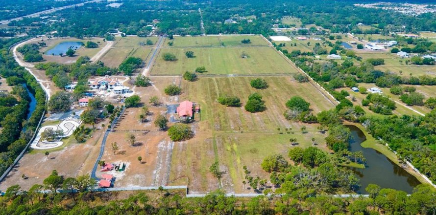House in Venice, Florida 7 bedrooms, 1752.97 sq.m. № 1849952