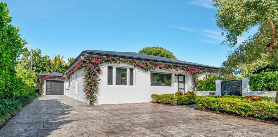 Villa ou maison à West Palm Beach, Floride 4 chambres, 240.8 m2 № 2414622