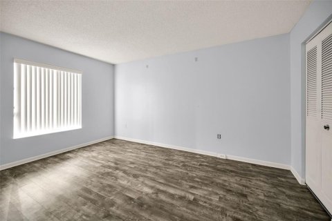 Condo in Palm Harbor, Florida, 1 bedroom  № 1919168 - photo 25