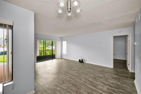 Condo in Palm Harbor, Florida, 1 bedroom  № 1919168 - photo 21