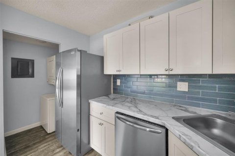 Condo in Palm Harbor, Florida, 1 bedroom  № 1919168 - photo 14