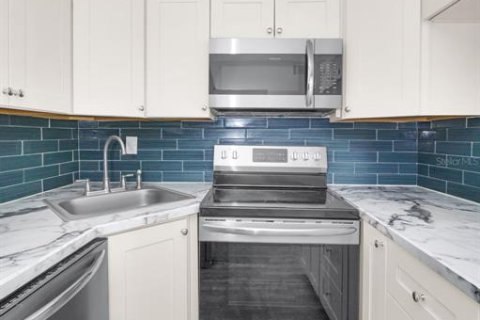 Condo in Palm Harbor, Florida, 1 bedroom  № 1919168 - photo 13