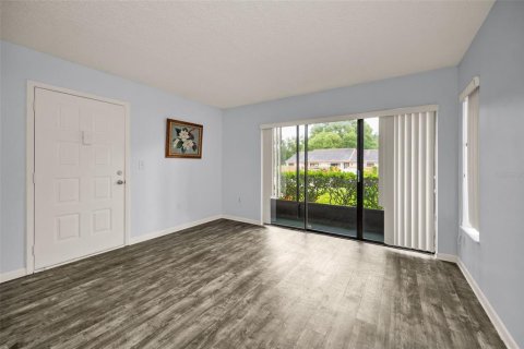 Condo in Palm Harbor, Florida, 1 bedroom  № 1919168 - photo 9