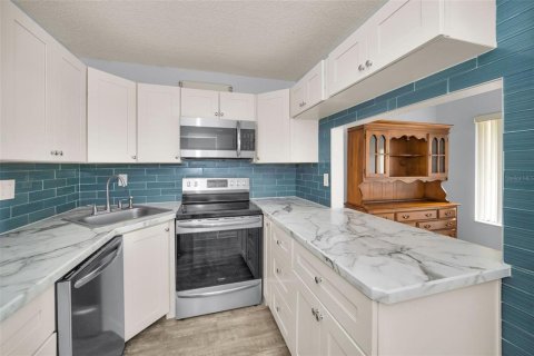 Condo in Palm Harbor, Florida, 1 bedroom  № 1919168 - photo 11