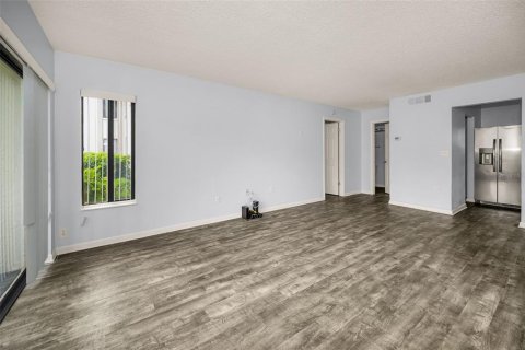 Condo in Palm Harbor, Florida, 1 bedroom  № 1919168 - photo 22