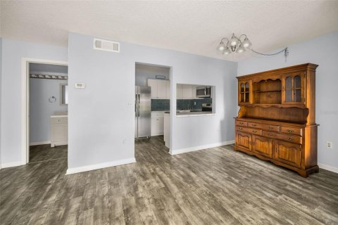 Condo in Palm Harbor, Florida, 1 bedroom  № 1919168 - photo 20