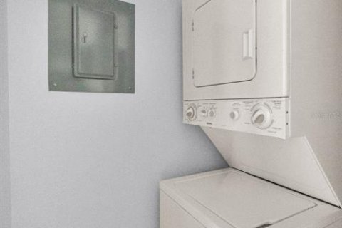 Condo in Palm Harbor, Florida, 1 bedroom  № 1919168 - photo 30