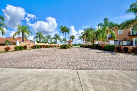 Commercial property in Lake Placid, Florida 143.07 sq.m. № 1856039 - photo 4