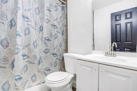 Villa ou maison à vendre à Fort Lauderdale, Floride: 3 chambres, 158.68 m2 № 1988679 - photo 14