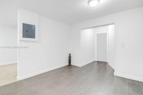 Villa ou maison à vendre à Fort Lauderdale, Floride: 3 chambres, 158.68 m2 № 1988679 - photo 11