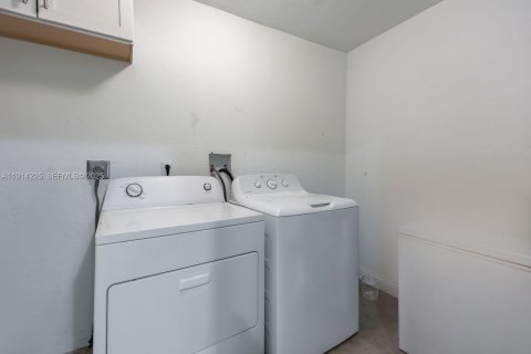 Villa ou maison à vendre à Fort Lauderdale, Floride: 3 chambres, 158.68 m2 № 1988679 - photo 17