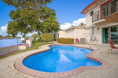Villa ou maison à louer à Pompano Beach, Floride: 1 chambre, 130.06 m2 № 2172849 - photo 3