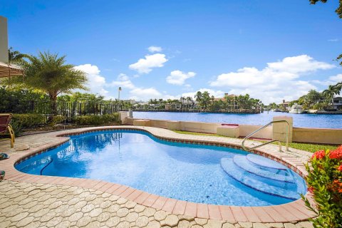 Villa ou maison à louer à Pompano Beach, Floride: 1 chambre, 130.06 m2 № 2172849 - photo 5