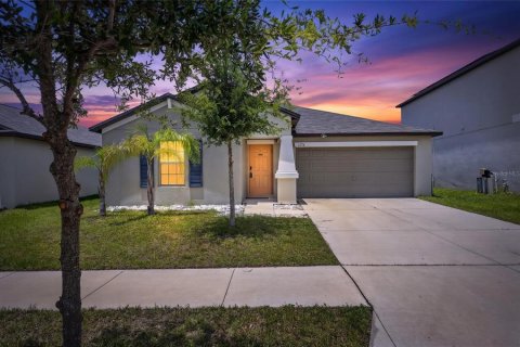 House in Wimauma, Florida 3 bedrooms, 145.02 sq.m. № 2210758