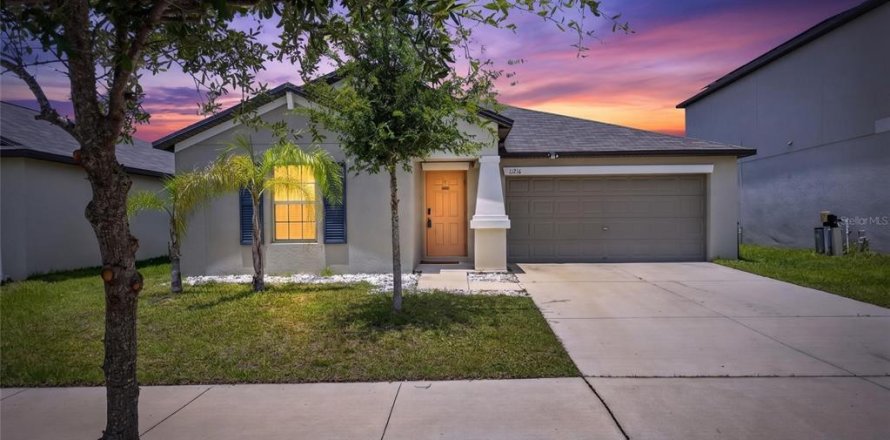 House in Wimauma, Florida 3 bedrooms, 145.02 sq.m. № 2210758