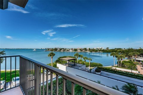 Copropriété à louer à Belleair, Floride: 2 chambres, 130.34 m2 № 2113820 - photo 2
