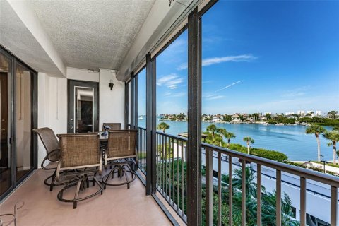 Copropriété à louer à Belleair, Floride: 2 chambres, 130.34 m2 № 2113820 - photo 5