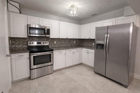 Casa en venta en Miami, Florida, 3 dormitorios, 158.86 m2 № 2029110 - foto 3
