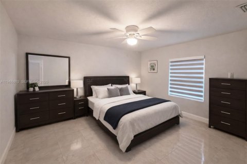 Casa en venta en Miami, Florida, 3 dormitorios, 158.86 m2 № 2029110 - foto 7