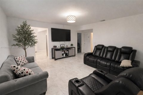 Casa en venta en Miami, Florida, 3 dormitorios, 158.86 m2 № 2029110 - foto 12