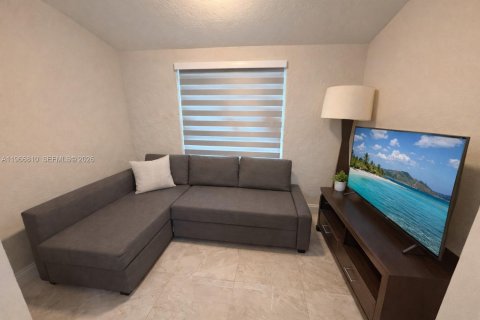Casa en venta en Miami, Florida, 3 dormitorios, 158.86 m2 № 2029110 - foto 18