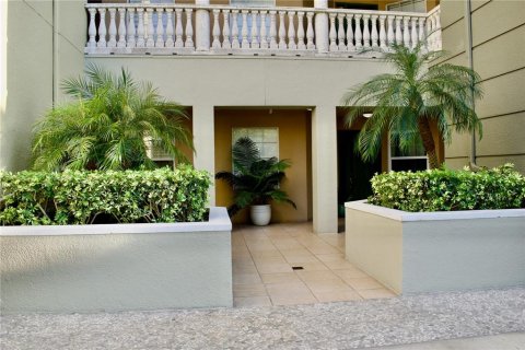 Condominio en venta en Orlando, Florida, 3 dormitorios, 236.81 m2 № 1722655 - foto 2
