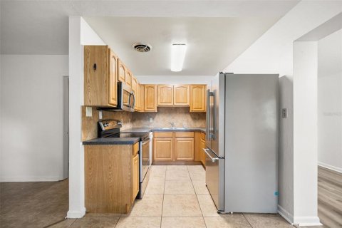 House in Gainesville, Florida 4 bedrooms, 200.67 sq.m. № 2403666 - photo 4