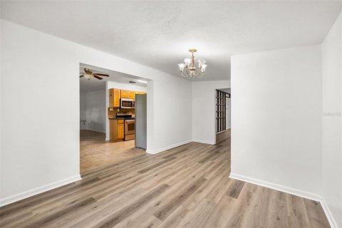 House in Gainesville, Florida 4 bedrooms, 200.67 sq.m. № 2403666 - photo 8