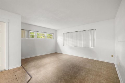 House in Gainesville, Florida 4 bedrooms, 200.67 sq.m. № 2403666 - photo 12