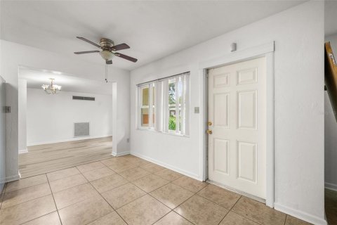 House in Gainesville, Florida 4 bedrooms, 200.67 sq.m. № 2403666 - photo 3