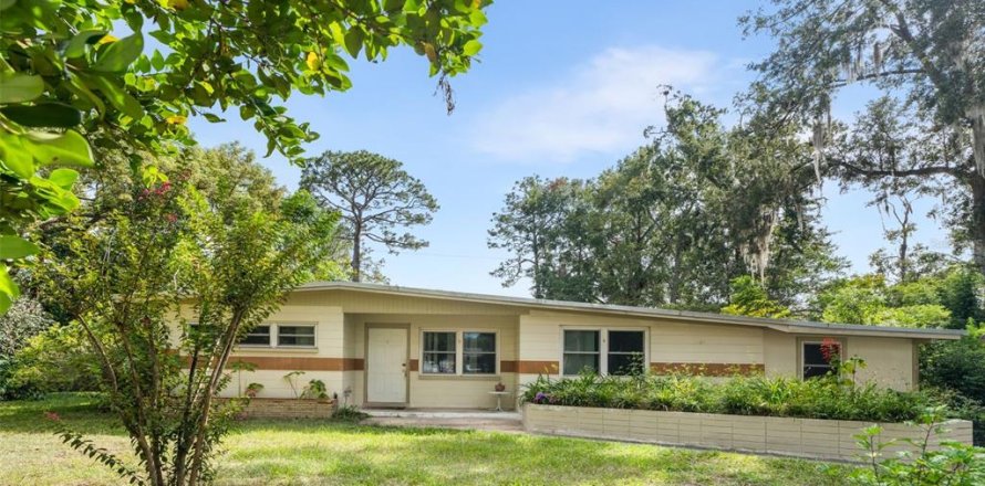 House in Gainesville, Florida 4 bedrooms, 200.67 sq.m. № 2403666