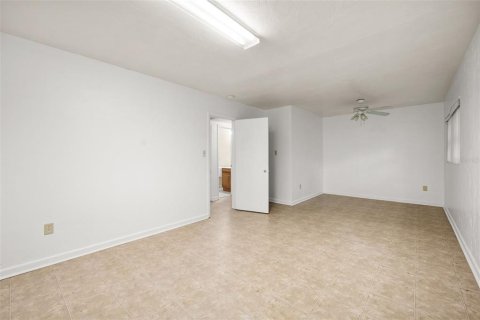 House in Gainesville, Florida 4 bedrooms, 200.67 sq.m. № 2403666 - photo 15