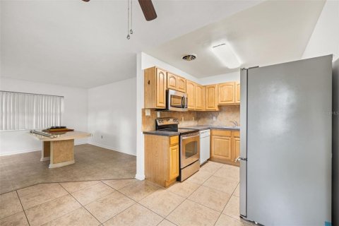 House in Gainesville, Florida 4 bedrooms, 200.67 sq.m. № 2403666 - photo 5