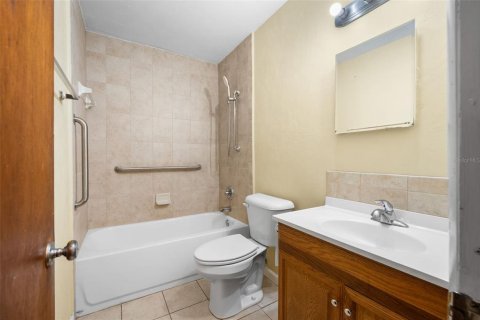 House in Gainesville, Florida 4 bedrooms, 200.67 sq.m. № 2403666 - photo 24