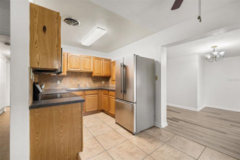 House in Gainesville, Florida 4 bedrooms, 200.67 sq.m. № 2403666 - photo 6