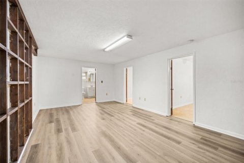 House in Gainesville, Florida 4 bedrooms, 200.67 sq.m. № 2403666 - photo 9